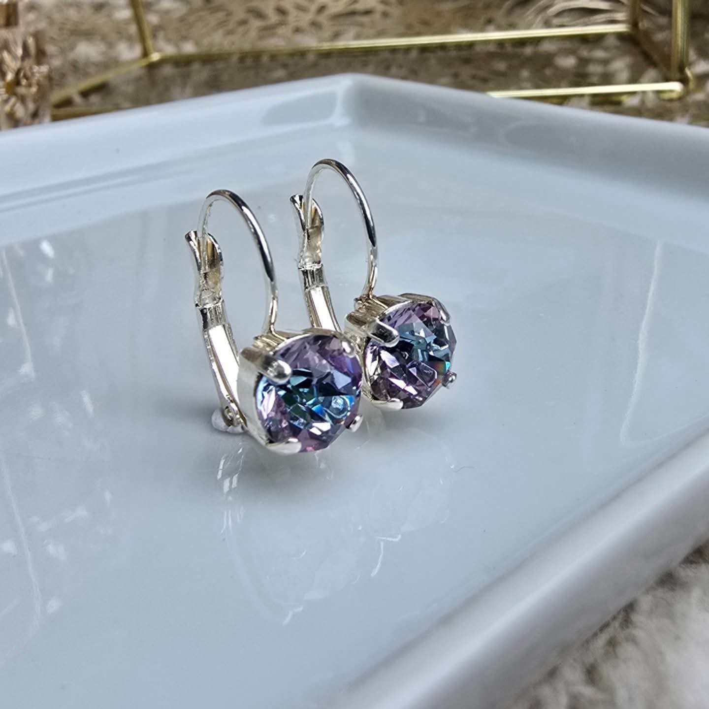 "Hydrangea" 8mm Lever Back